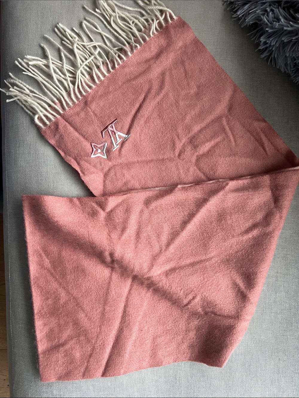 Louis Vuitton Dusty Rose cashmere Fringe Scarf